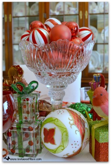Decorating the Table for a Christmas Celebration - Toot Sweet 4 Two