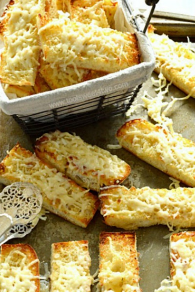 Mickey’s Yummy Garlic Parmesan Cheese Bread