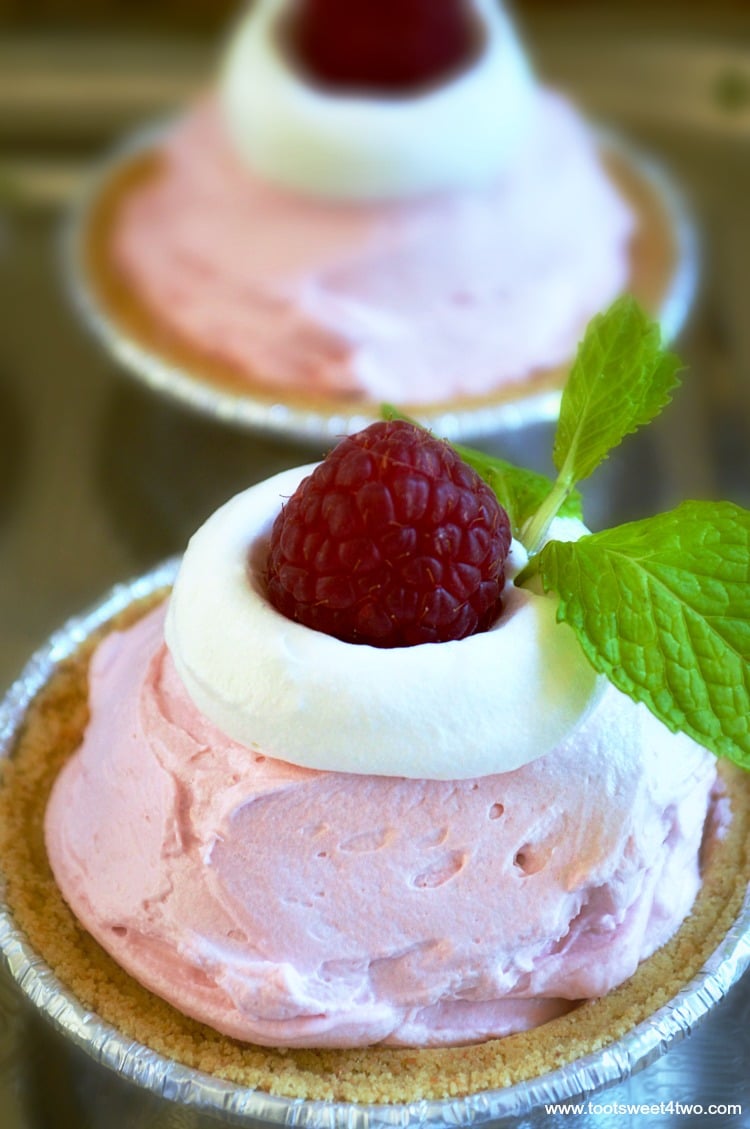Pretty-in-Pink Raspberry Cheesecake Cutie Pies